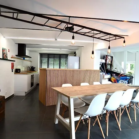 Charming House Near *