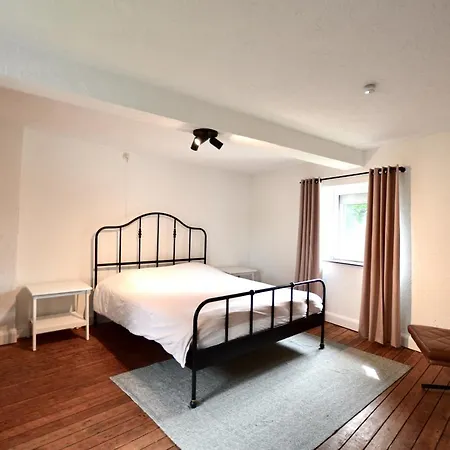 Сasa de vacaciones Charming House Near