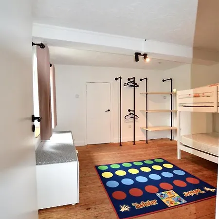 Charming House Near *